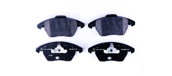 Передние тормозные колодки 8DB355011811 HELLA