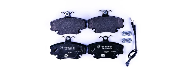 Передние тормозные колодки 8DB355018131 HELLA