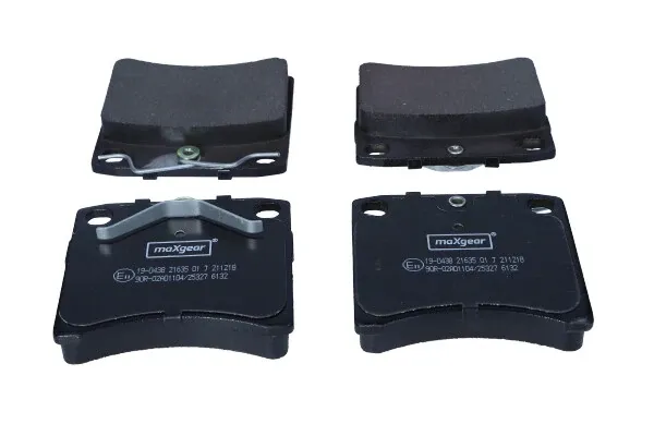 Передние тормозные колодки 190438 Maxgear