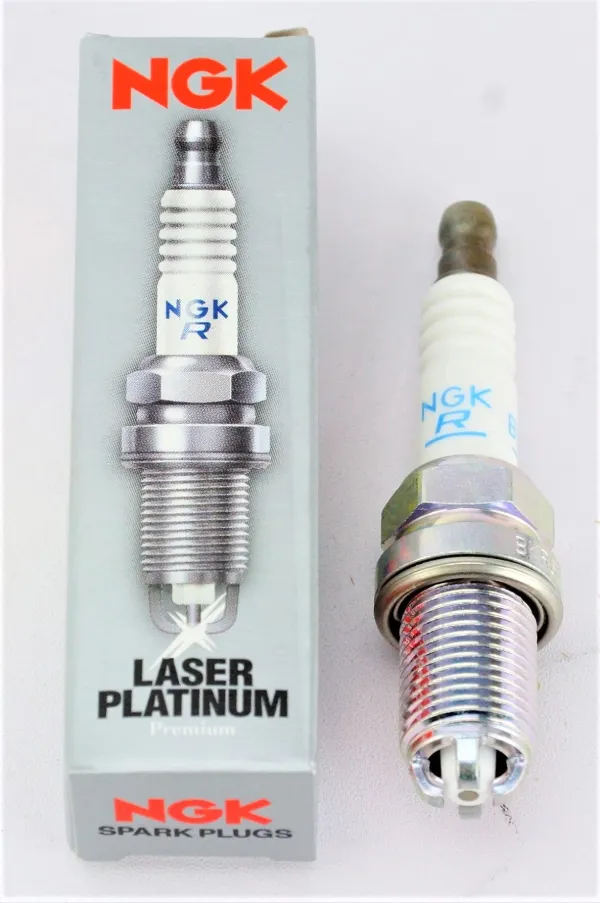 Свечи зажигания BKR6EQUP NGK
