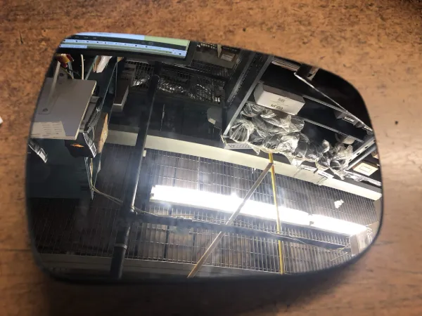 Стекло правого зеркала заднего вида 963654BA0A Nissan/Infiniti