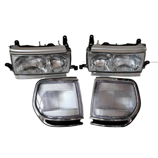 Правая фара 8111060695 Toyota