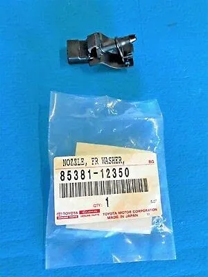 Форсунка омывателя Toyota Prius ZVW30