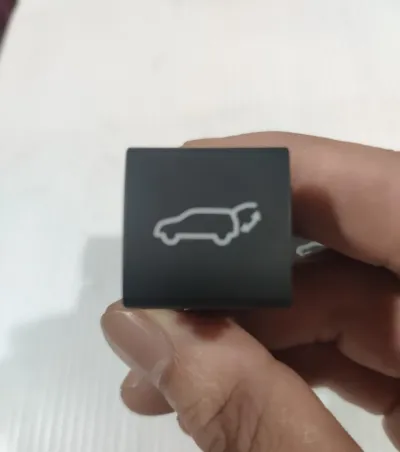 Кнопка салона привода крышки багажника (двери 3/5-й (ляды) TOYOTA 8496678010