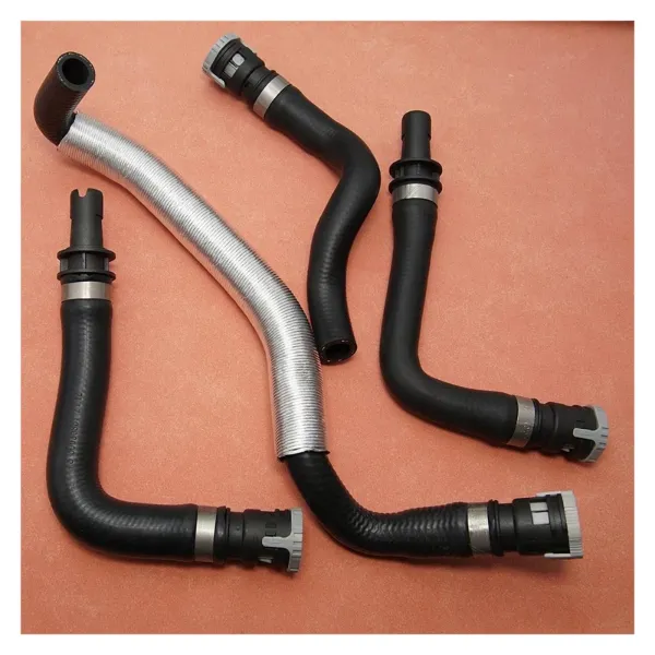Патрубок радиатора печки 30636951 Volvo