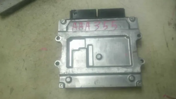 Блок управления двигателем 31452233 Volvo