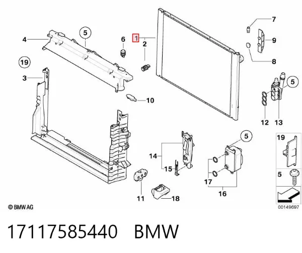 Радиатор 17117585440 BMW