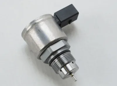 Регулятор давления топлива в топливной рейке VAG 04L130764E