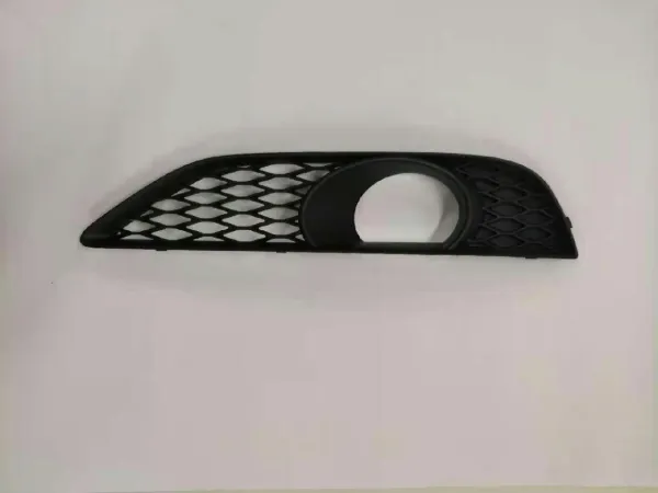 Решетка бампера переднего правая 4L0807676C01C VAG