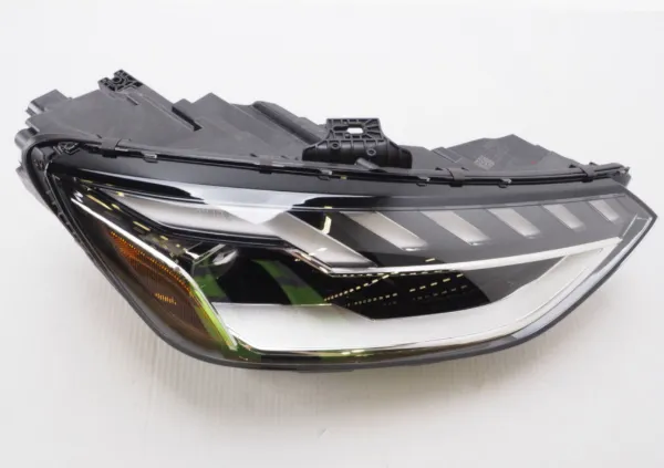 Правая фара 8W0941034F VAG
