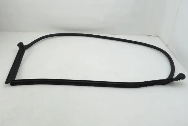 Уплотнитель двери передней левой (на кузове) 8W8831707A VAG