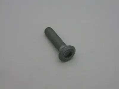 Болт крепления передней шаровой опоры к цапфе VAG WHT000237A
