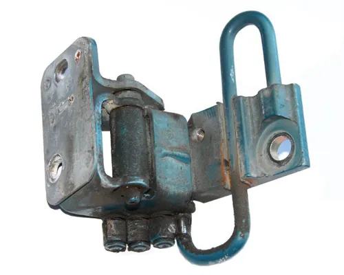Петля двери передней правой 85644411 General Motors