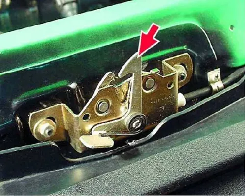 Замок капота Mazda Xedos 6