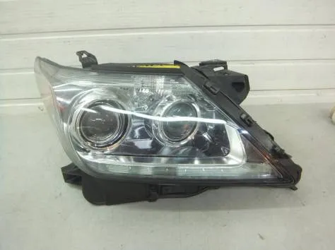 Правая фара 8114560D51 Toyota