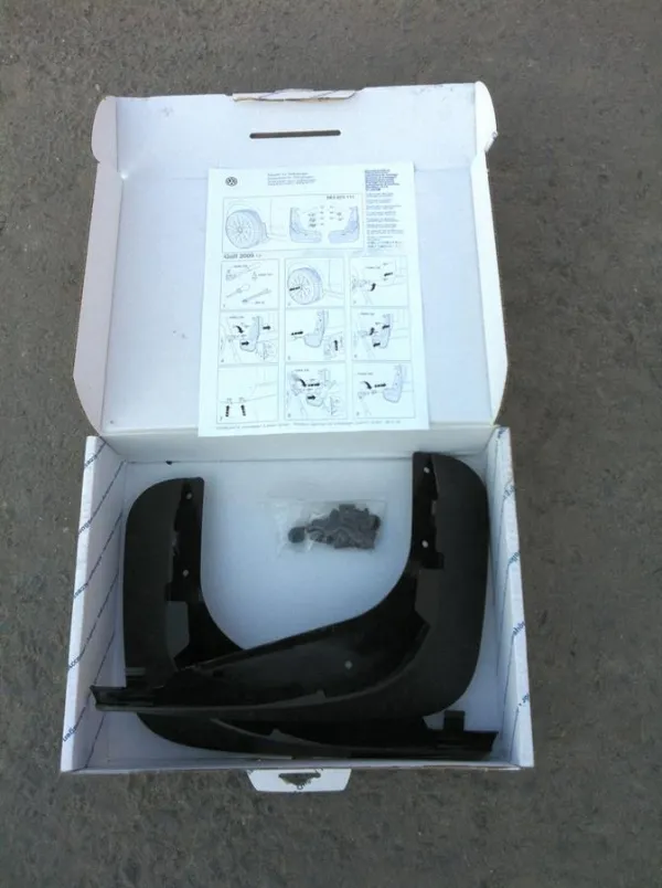 Комплект передних брызговиков на Volkswagen Golf VI 5K1