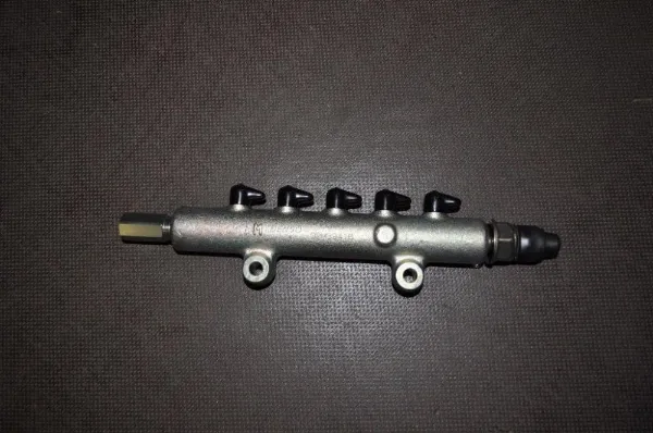 Распределитель топлива (рампа) 1465A034 Mitsubishi