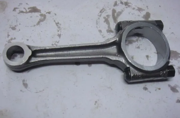 Шатун поршня двигателя 1115A096 Mitsubishi