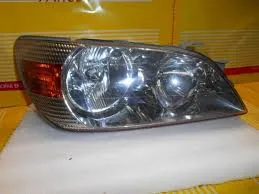 Правая фара Lexus IS E1