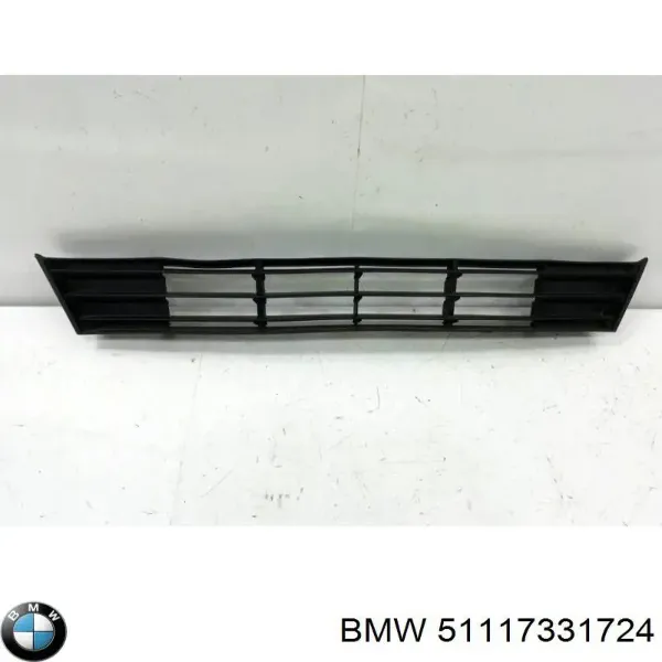 Решетка бампера переднего центральная 51117331724 BMW