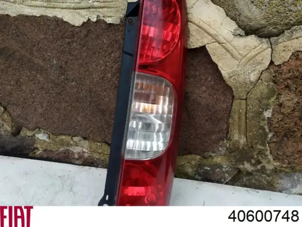 Задний фонарь 40600748 Fiat/Alfa/Lancia