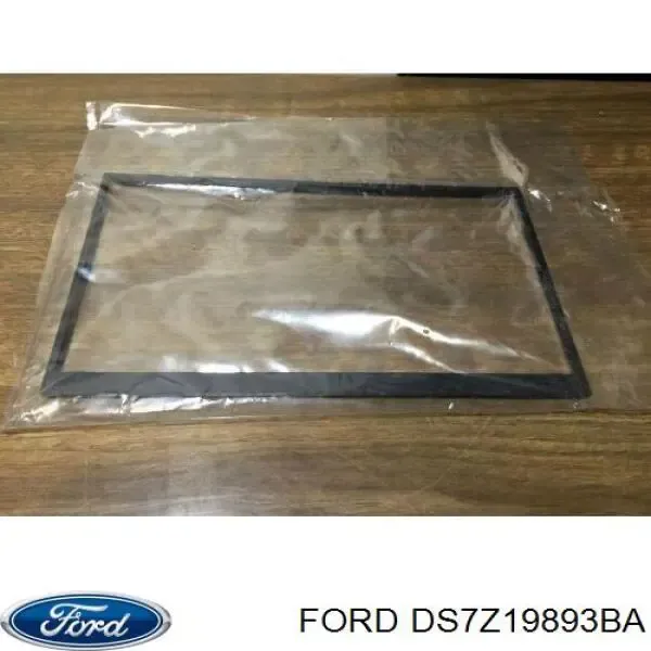Решетка вентиляции салона на "торпедо" правая DS7Z19893BA Ford