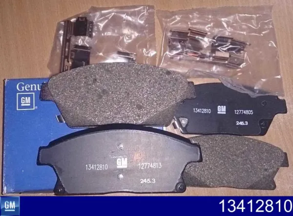 Передние тормозные колодки 13412810 General Motors