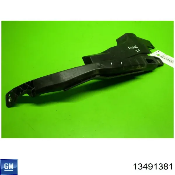 Кронштейн бампера переднего левый 13491381 General Motors