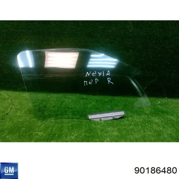 Стекло двери передней правой GS5049D346 XYG