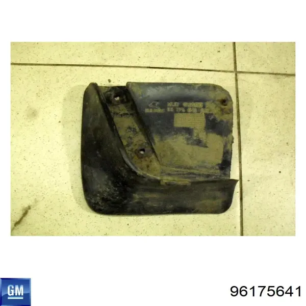 Брызговик задний левый 96175641 General Motors