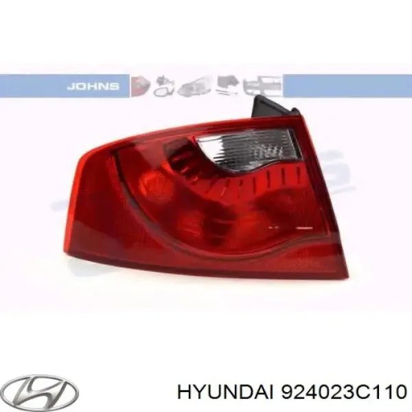 Фонарь задний правый внешний 924023C110 Hyundai/Kia