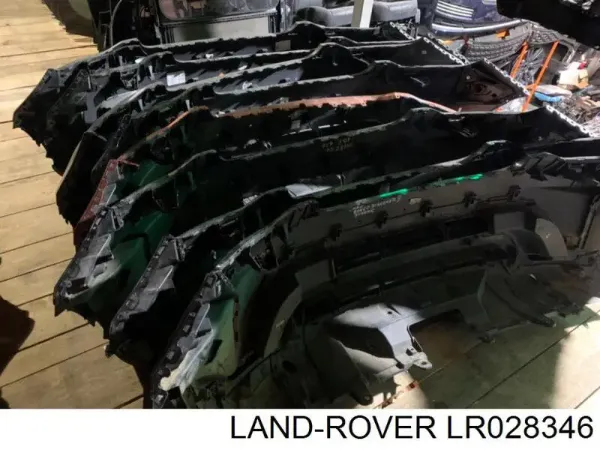 Передний бампер LR028346 Land Rover