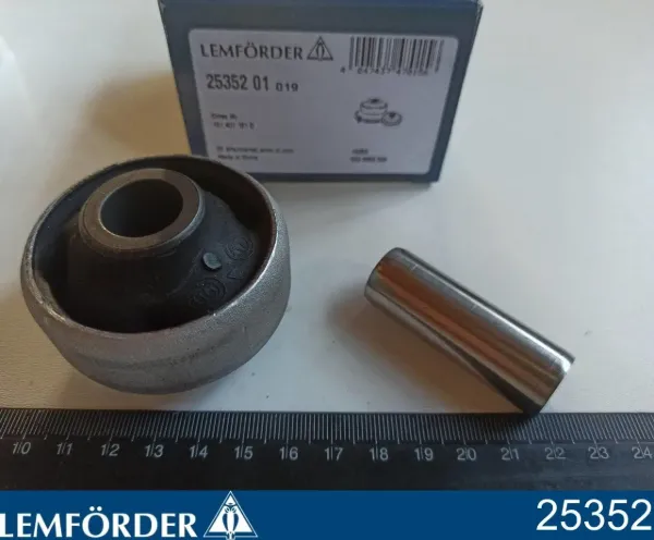 Сайлентблок переднего рычага 25352 Lemforder
