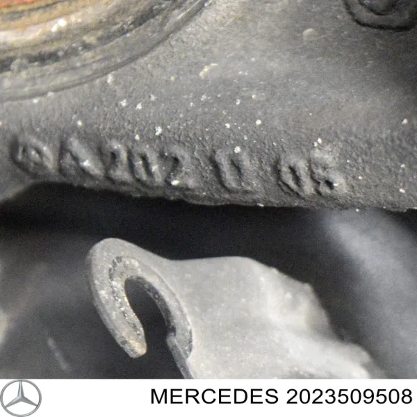 Цапфа задняя правая Mercedes C W202