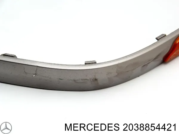 Молдинг бампера переднего правый A2038854421 Mercedes