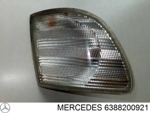  Поворотник правый Mercedes Vito 1