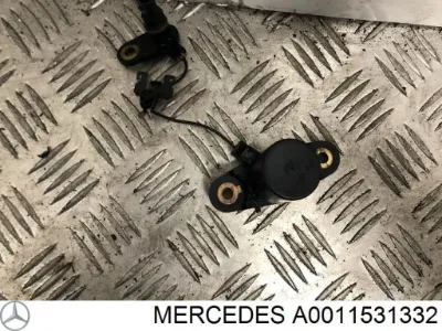 Датчик уровня масла двигателя MERCEDES A0011531332