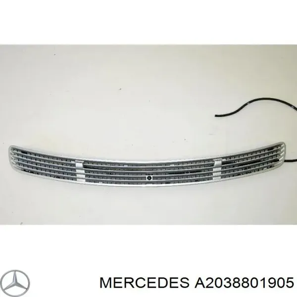 Решетка капота A20388019059723 Mercedes