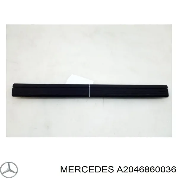 Накладка дверного порога внутренняя передняя правая A2046860036 Mercedes