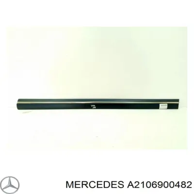 Накладка двери передней правой MERCEDES A2106900482