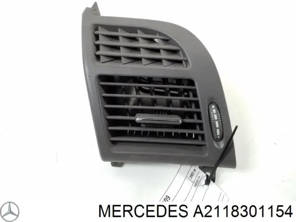 Решетка вентиляции салона на "торпедо" левая A2118301154 Mercedes
