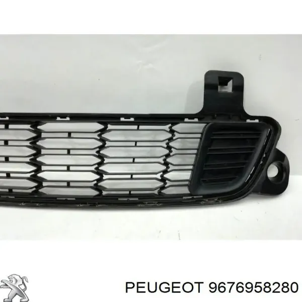Решетка переднего бампера Peugeot/Citroen 9676958280