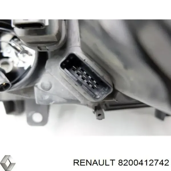Правая фара 8200412742 Renault (RVI)