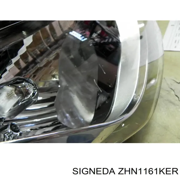 Правая фара Hyundai SOLARIS I