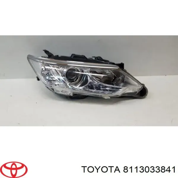 Правая фара 8113033841 Toyota