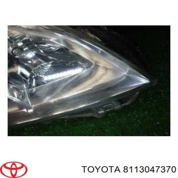 Купить Правая фара Тойота Приус  ZVW30