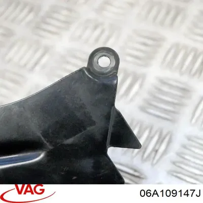 Защита ремня ГРМ центральная VAG 06A109147J
