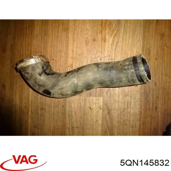 Патрубок интеркулера 5QN145832 VAG
