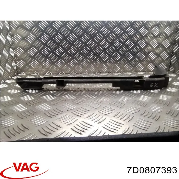 7D0807393 VAG Кронштейн бампера заднего левый