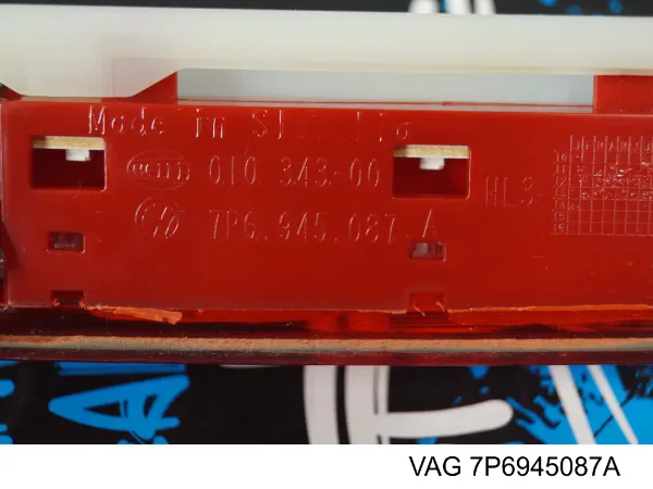 Фонарь сигнальный на Volkswagen Touareg II 7P5, 7P6